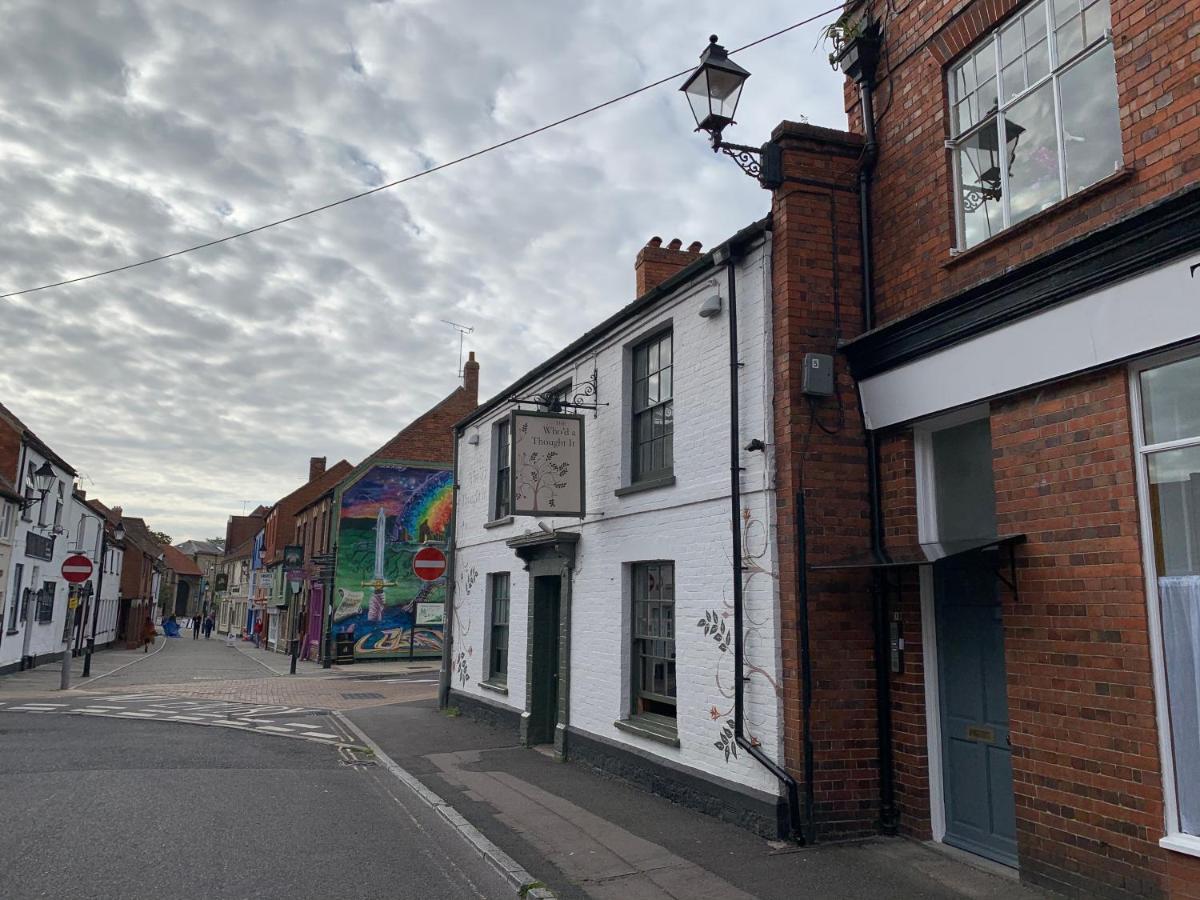 Glastonbury Secret Retreat - 1 Bd Split-Level Apt, Sleeps 3 Exterior photo