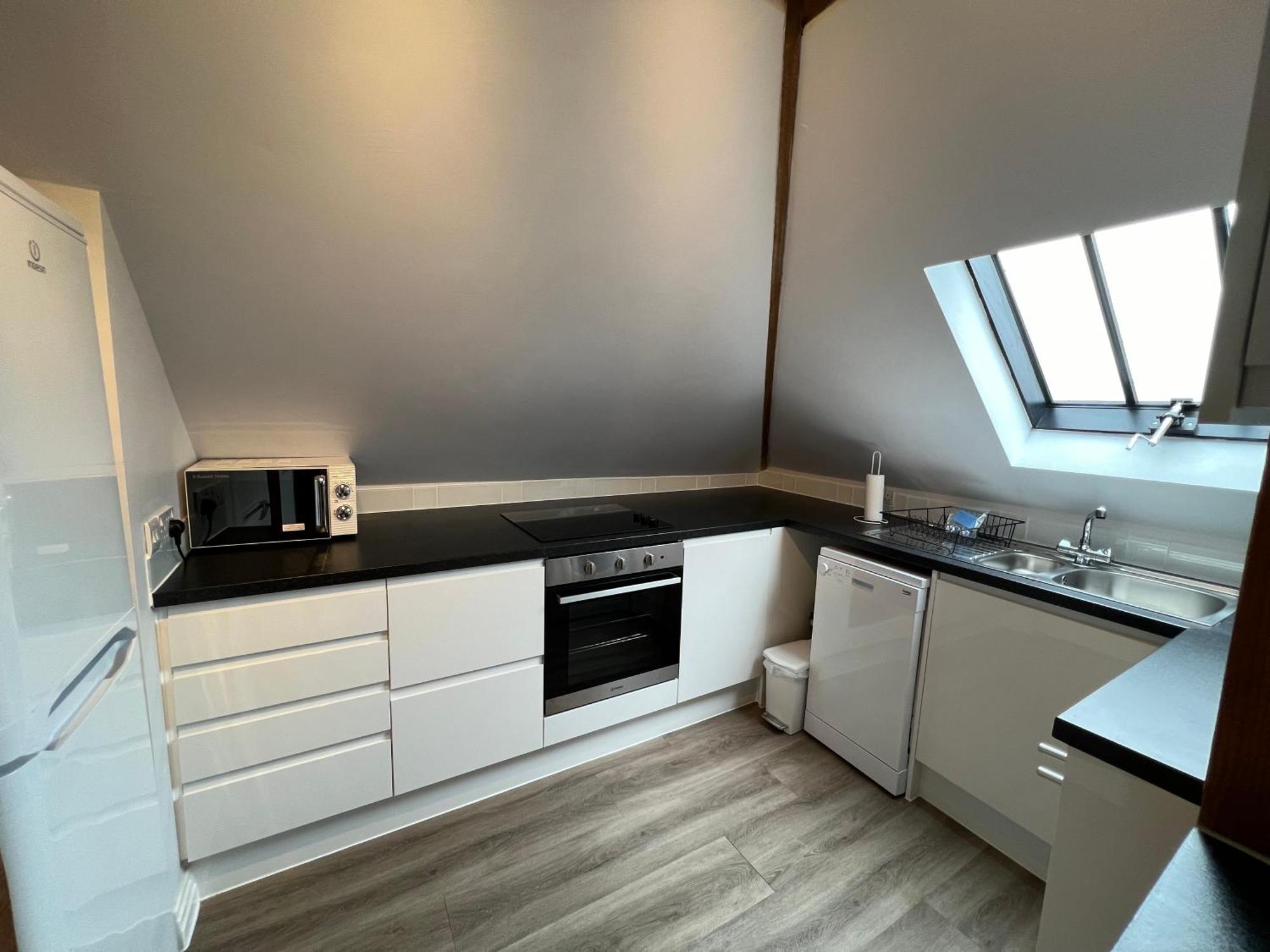 Glastonbury Secret Retreat - 1 Bd Split-Level Apt, Sleeps 3 Exterior photo