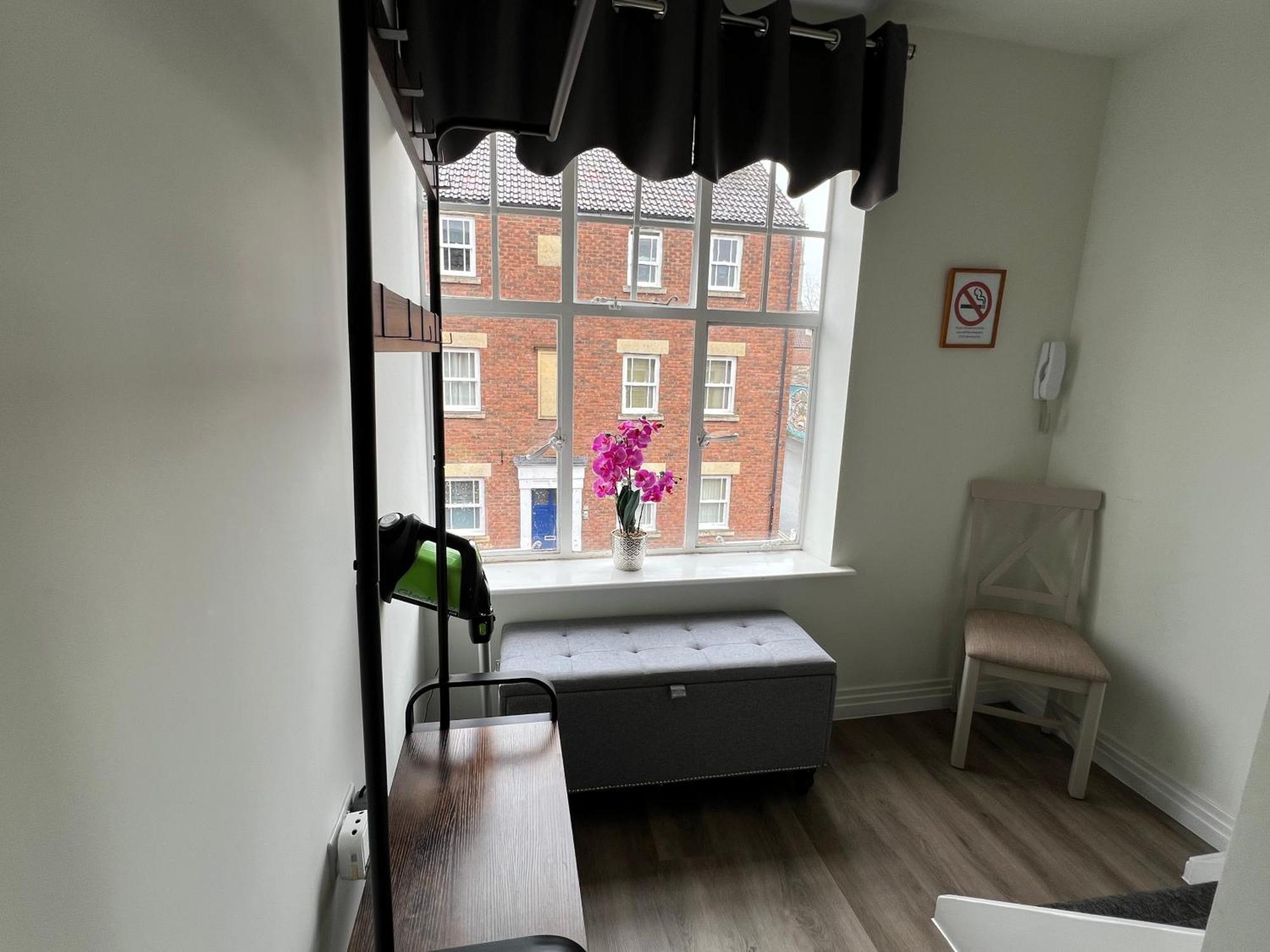 Glastonbury Secret Retreat - 1 Bd Split-Level Apt, Sleeps 3 Exterior photo